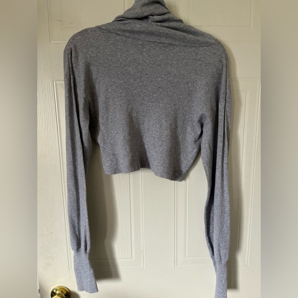 Brandy Melville Cropped Ribbed Gray Turtleneck Sweater - Picture 8 of 8
